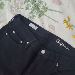 GAP girlfriend jeans (sz 27)